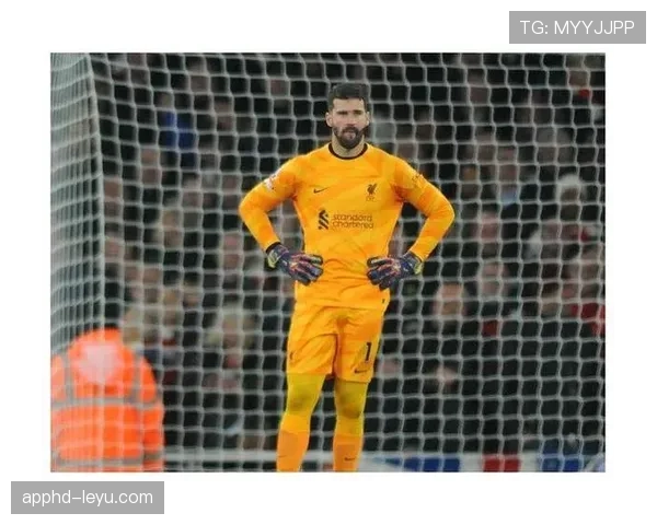 阿利松身披利物浦1号球衣迎战新赛季，力争再创辉煌