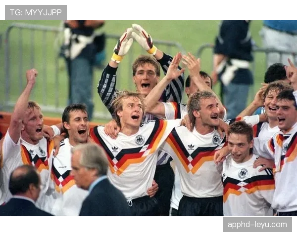 贝肯鲍尔防守理念革新足球战术体系 深远影响引发热议