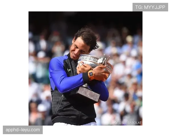 纳达尔训练完直接啃生菜叶子，这自律程度谁顶得住啊